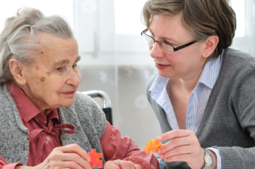 Dlaczego Polska zamiata pod dywan problem Choroby Alzheimera i innych demencji? Polski Plan Alzheimerowski do opracowania